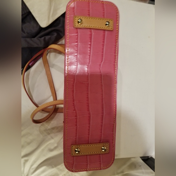 Womans small pink Dooney and Bourke croc tote - Picture 2 of 6